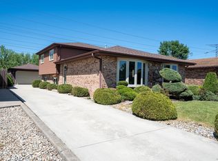5922 W 75th Pl, Burbank, IL