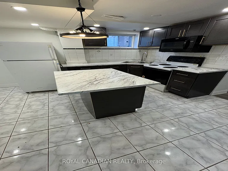 312 Coronation Dr #BASEMENT — Photo 11