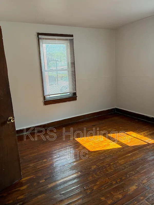 2 bed, 1.0 bath, $1,110 — Photo 2