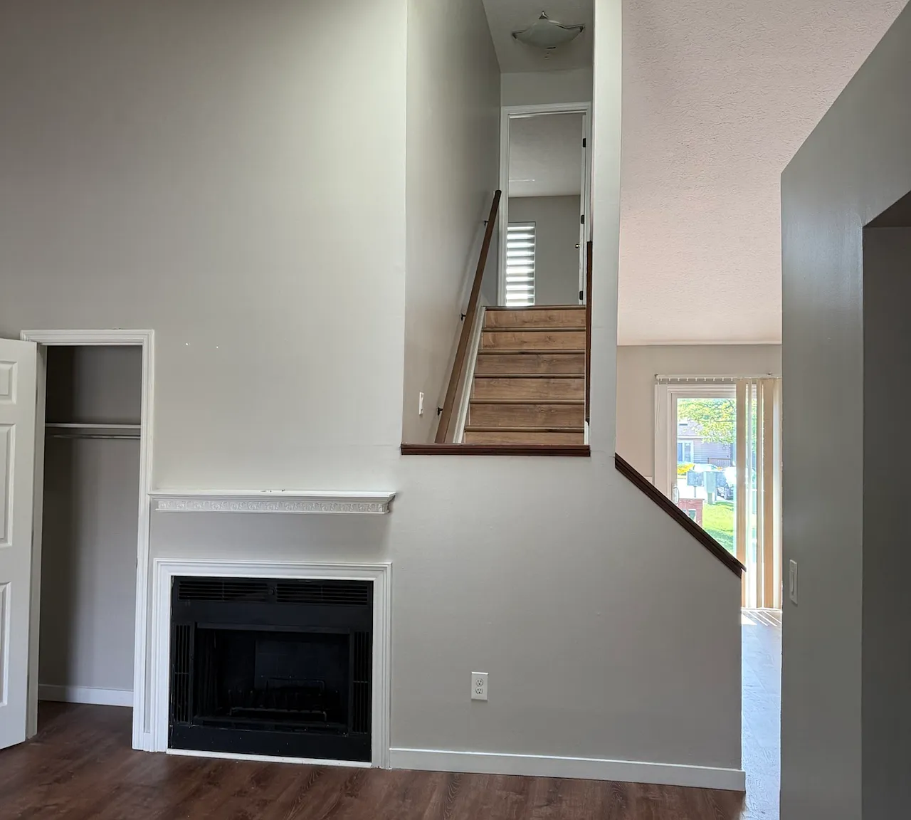 2 bed, 1250 sqft, $2,200 — Photo 2
