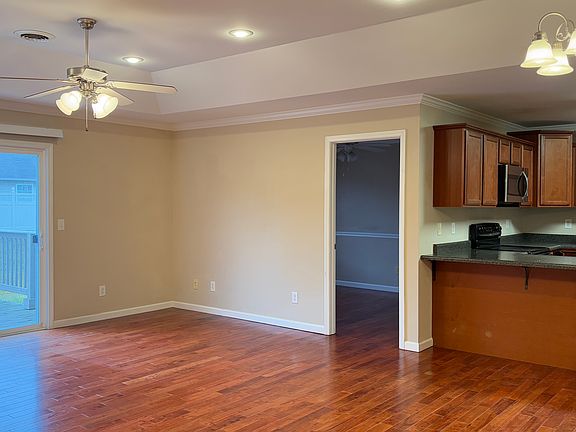 2nd image of 2100 Pleasant View Dr