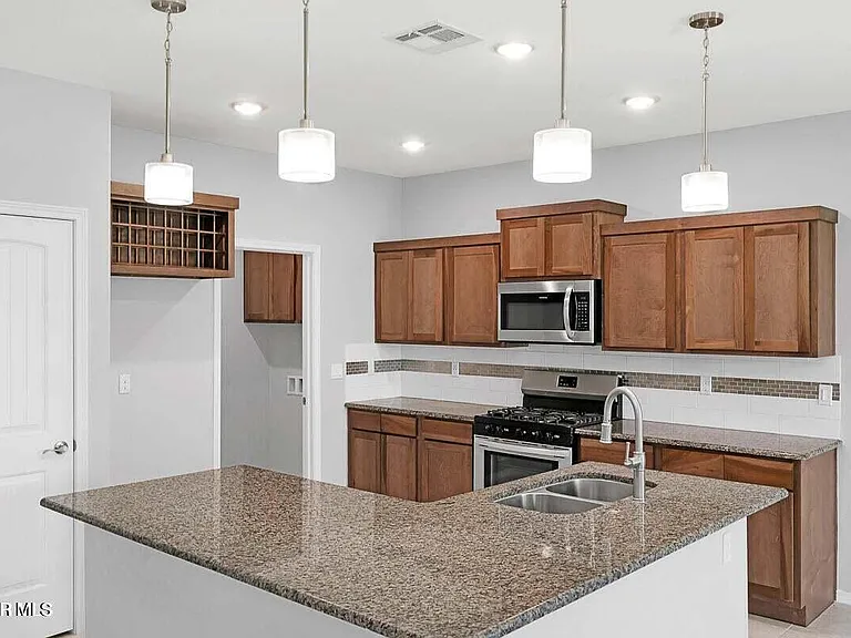 12661 Kingsbury Ave — Photo 4