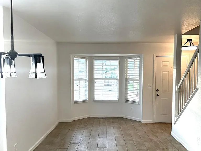 1155 Pond Side Dr — Photo 2