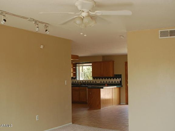 4th image of 218 E Auburn Dr
