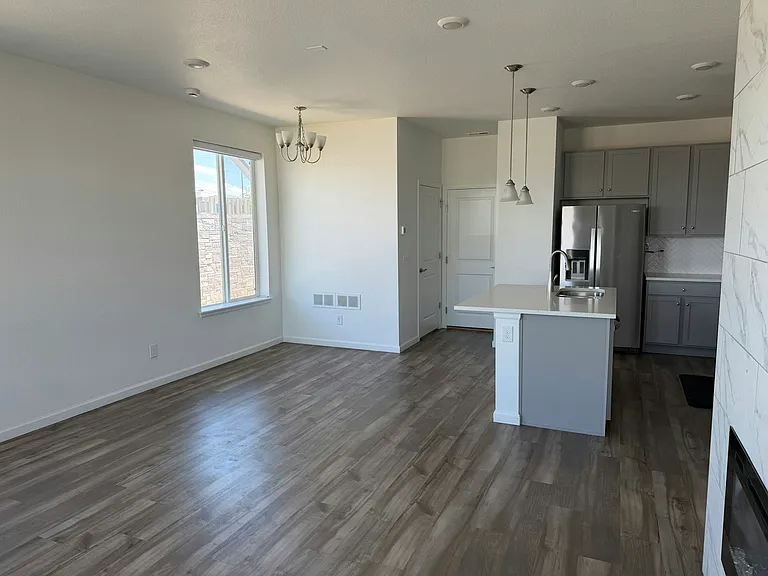 1940 S Poplar Ct — Photo 4
