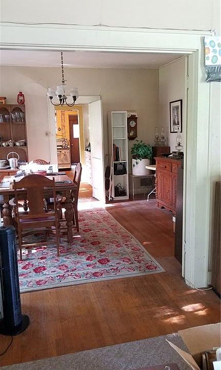 2nd image of 6823 Clayton Ave