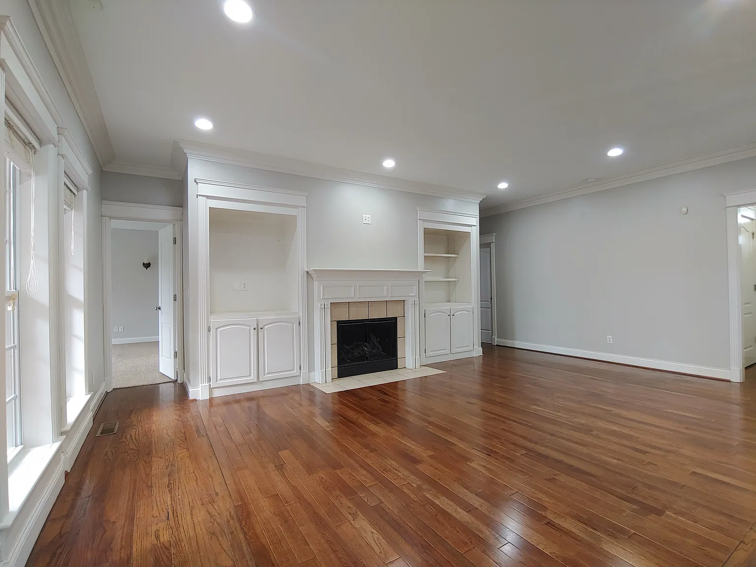 4 bed, 3660 sqft, $2,350 — Photo 4