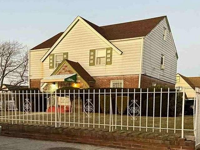 1st image of 115-116 221st Street