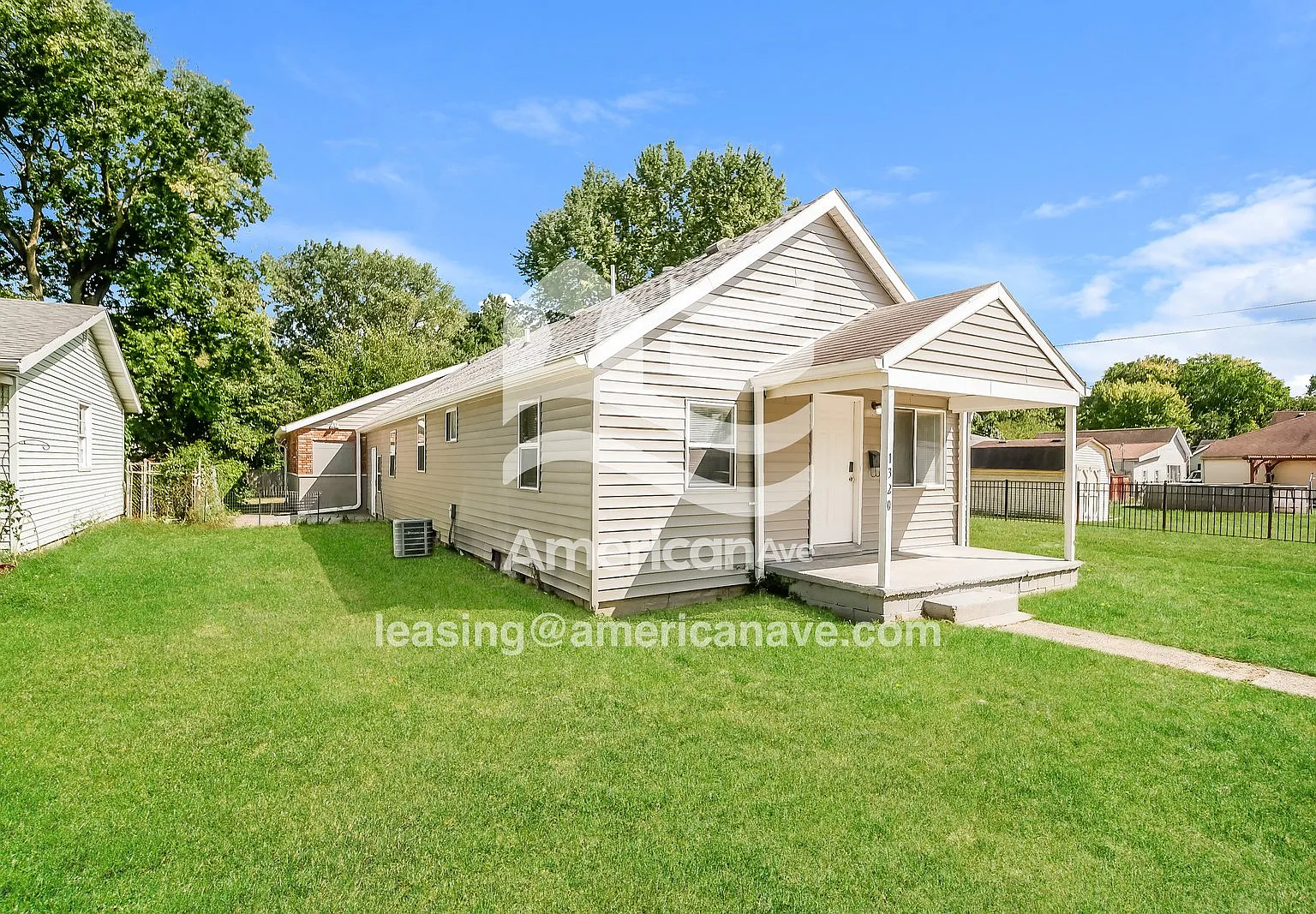 2 bed, 1.0 bath, 1196 sqft, $1,195 — Photo 2