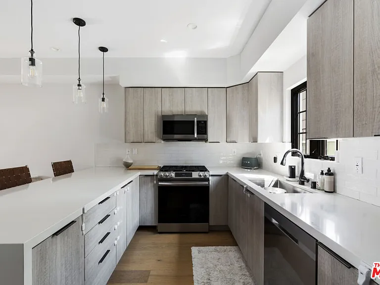 738 Parkman Ave — Photo 13
