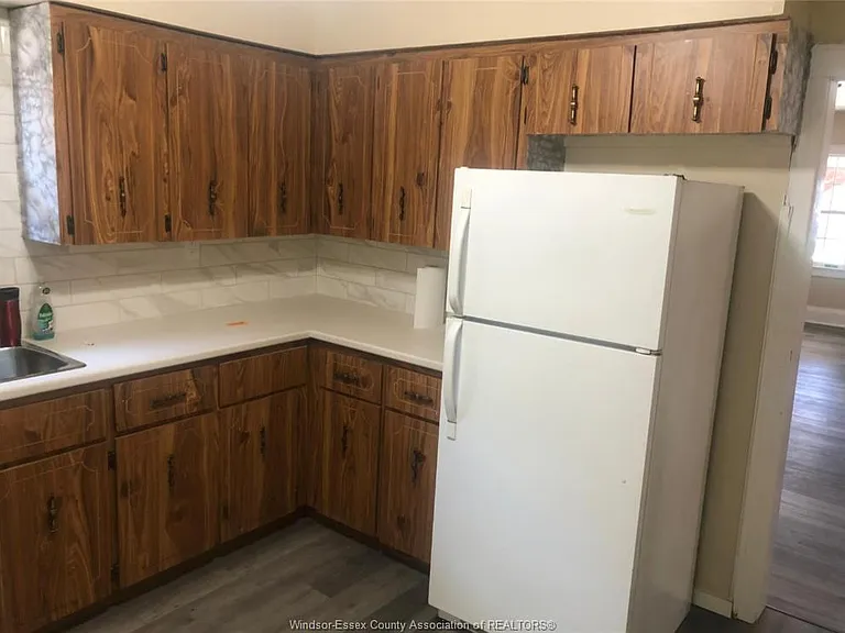 2264 Howard Ave — Photo 4