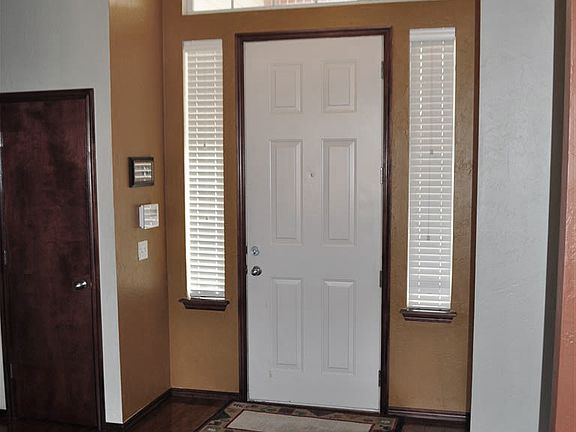 2nd image of 2101 Oak Dr
