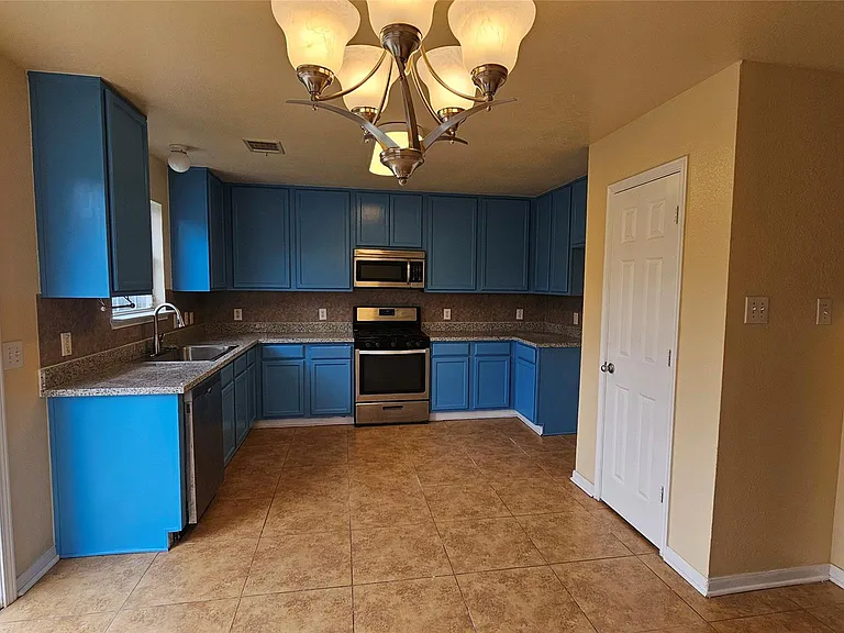 22135 Greengate Dr — Photo 6