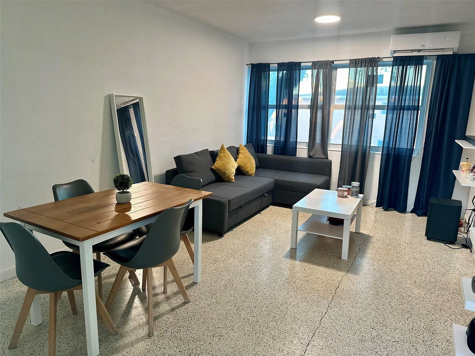 1 bed, 1.0 bath, 600 sqft, $1,800 — Photo 1