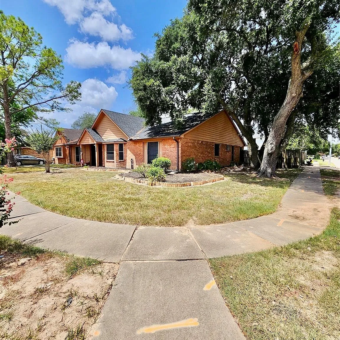 3 bed, 2.0 bath, 1695 sqft, $1,999 — Photo 2