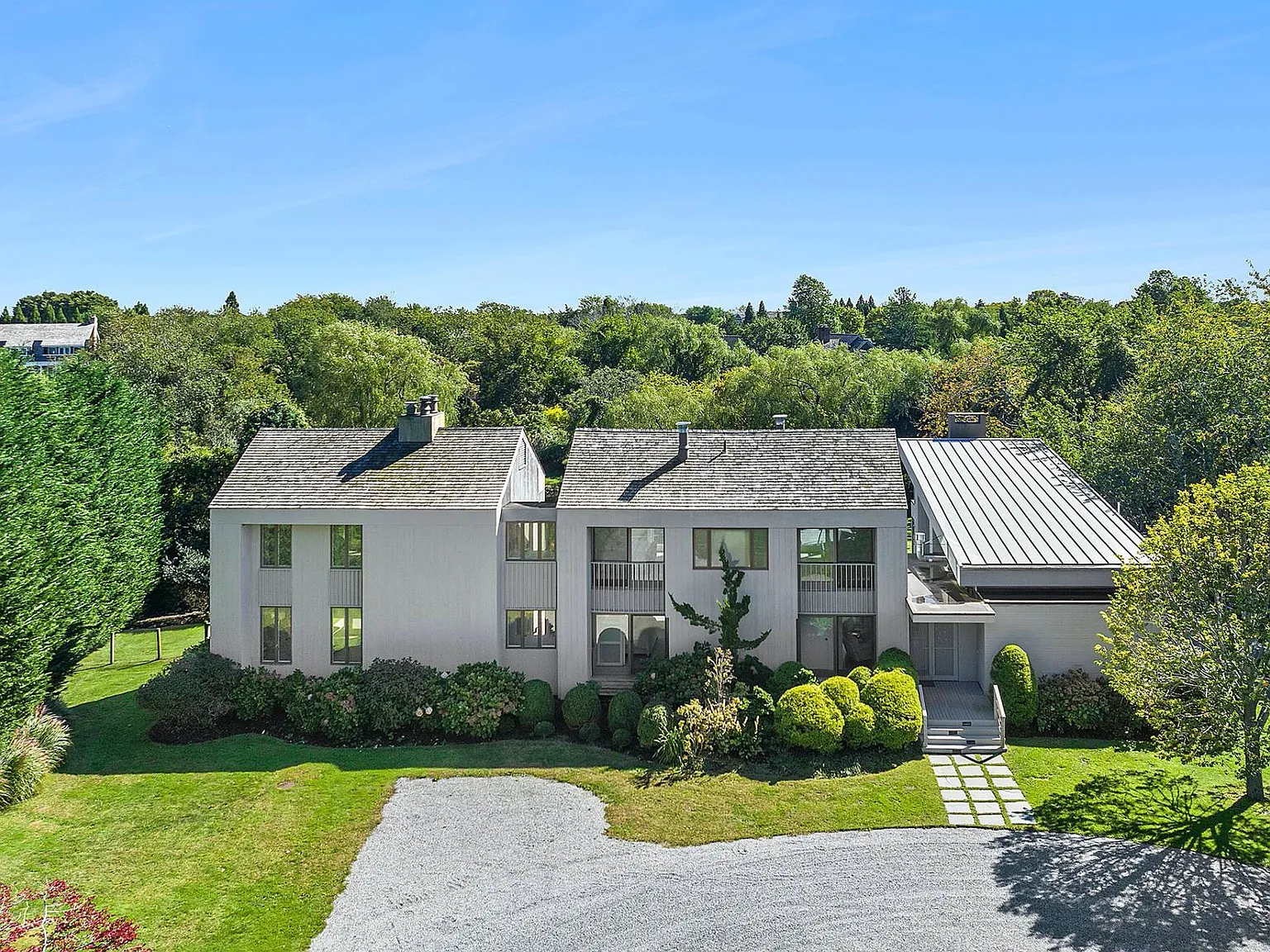 Water Mill South with Pond Views and Pool — Photo 3