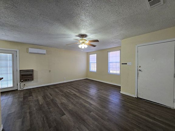 3rd image of 105 E Nobles Ave