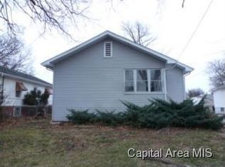 320 N Shumway St, Taylorville, IL 62568