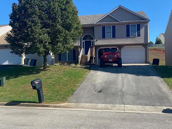 3rd image of 4825 Nelms Ln