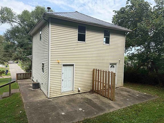 5th image of 520 Deal St