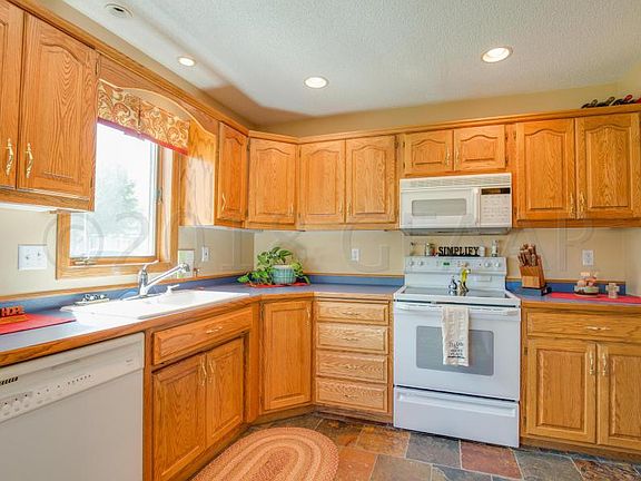 3rd image of 3598 Meadow Dr