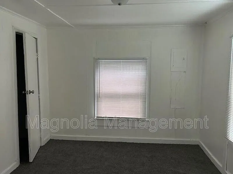 2 bed, 1.0 bath, $895 — Photo 4
