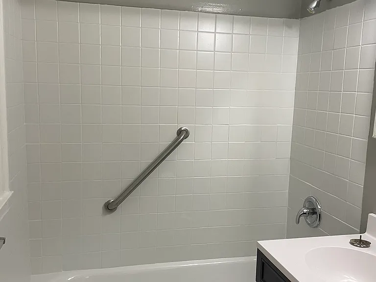 7200 S Rhodes Ave #1 — Photo 8