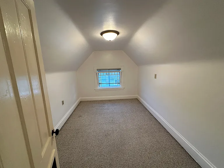 1027 18th Ave SE #2 — Photo 13