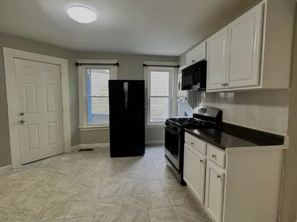 65 Rodney St #1, Worcester, MA 01605