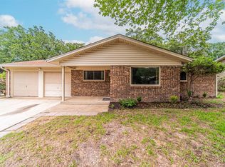 1009 Idlewood Ave, Azle, TX 76020