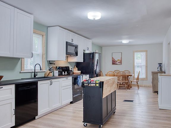3rd image of 301 Ferry St