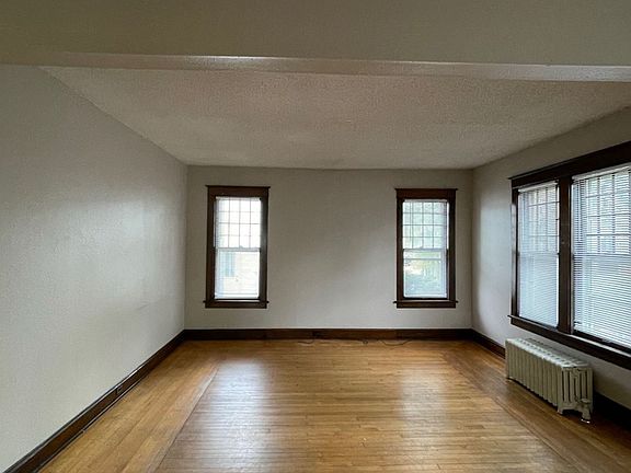 3rd image of 225 Hudson St