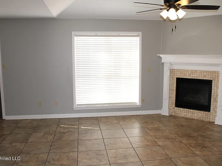 6849 Dogwood Mnr W — Photo 5