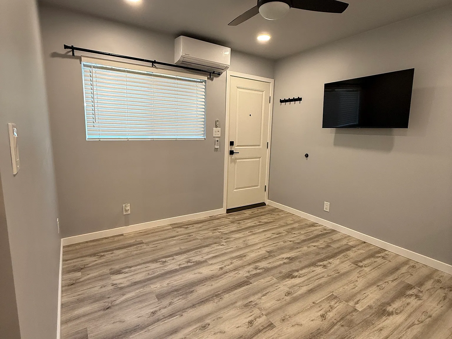 Studio, 200 sqft, $1,350 — Photo 4