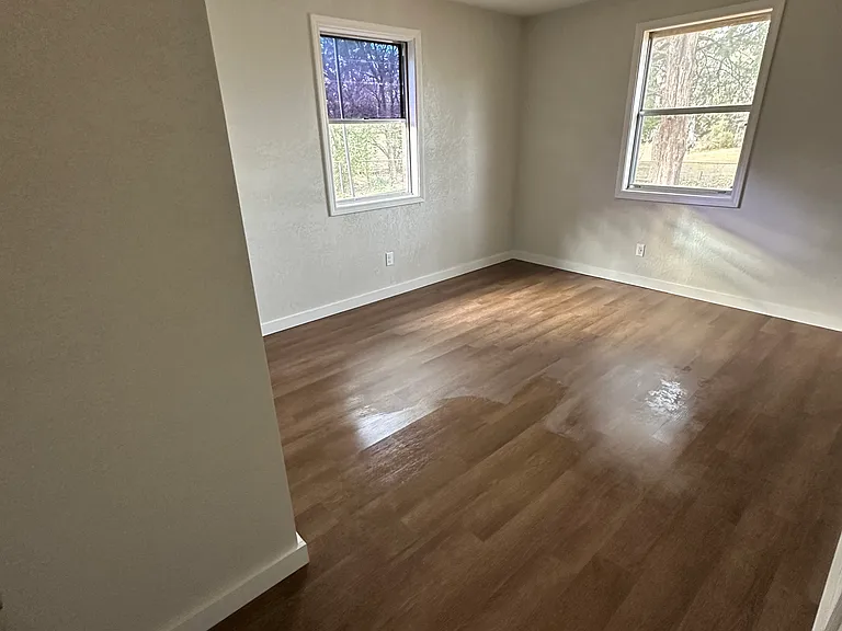 1002 Snowden Dr — Photo 9