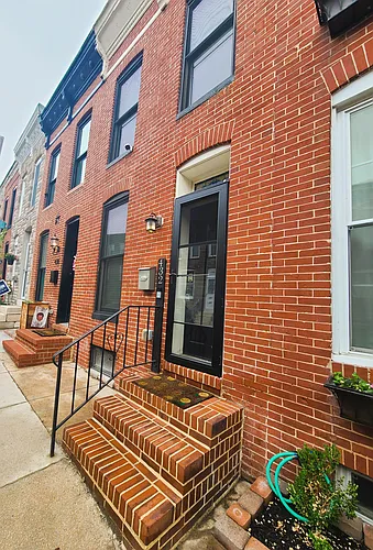 432 E Clement St Photo 1