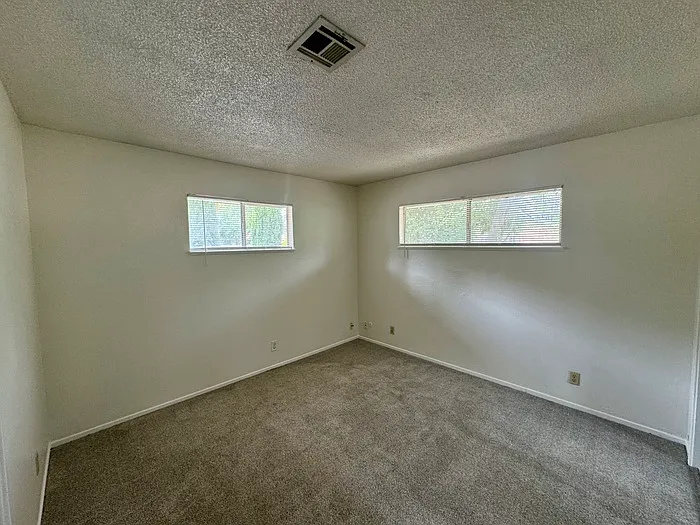 5322 Castle St — Photo 15