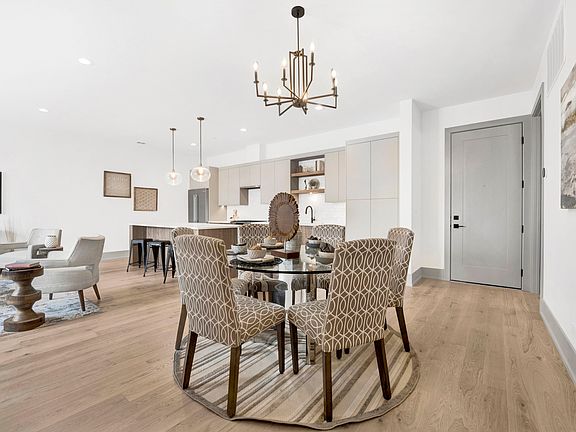 3rd image of 1548 W Ardmore Ave #3C