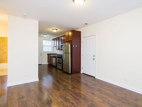 2nd image of 4715-4731 W Cornelia Ave #4715-2W