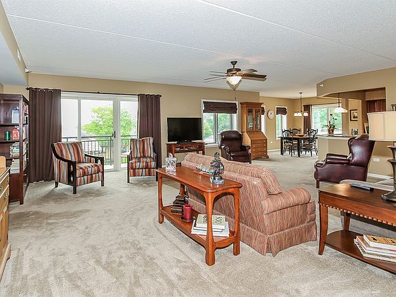 3rd image of 225 Main St APT 214