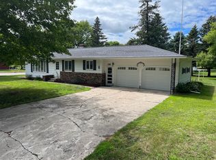 122 2nd St SW, Renville, MN 56284