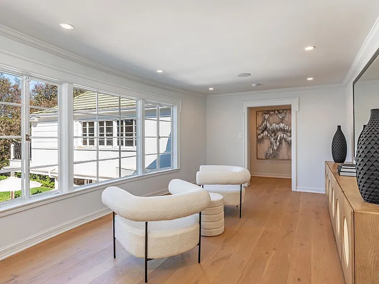 702 N Beverly Dr — Photo 24