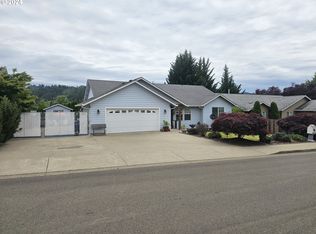 1230 E 4th Ave, Sutherlin, OR 97479