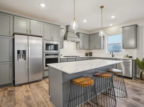 1896 Marsh View Ter, Shakopee, MN 55379