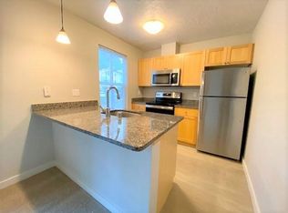 9511 NE 120th St #J201, Kirkland, WA 98034