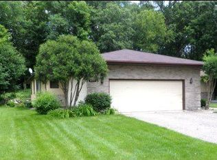 8935 Preserve Blvd, Eden Prairie, MN 55347
