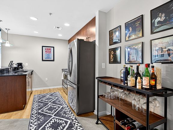 4th image of 415 Church St APT 1707