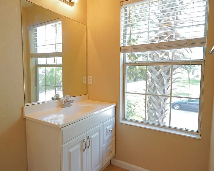 847 W Georgia St — Photo 19