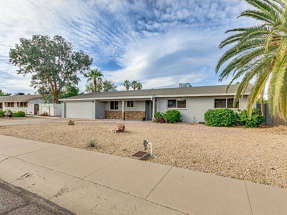 2nd image of 3732 E Sahuaro Dr