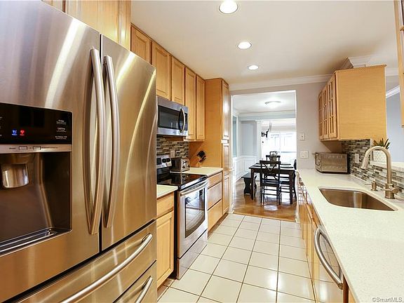 5th image of 79 Harbor Dr APT 313